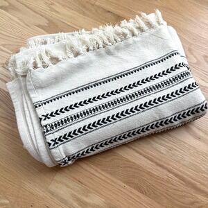 H&M Cream Bead spread Blanket with Black Geometric‎ Design & Tassels queen full